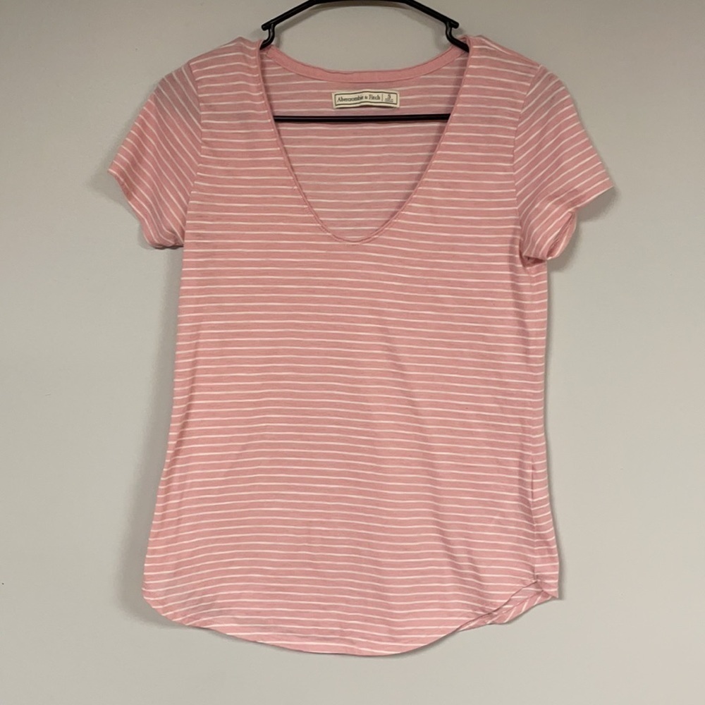 Abercrombie & Fitch Women's  V neck pink and white striped Tee, short sleeves, S